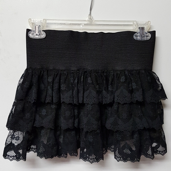 Le Chateau Black Open Front Lace Tiered Mini Skirt - Picture 2 of 6